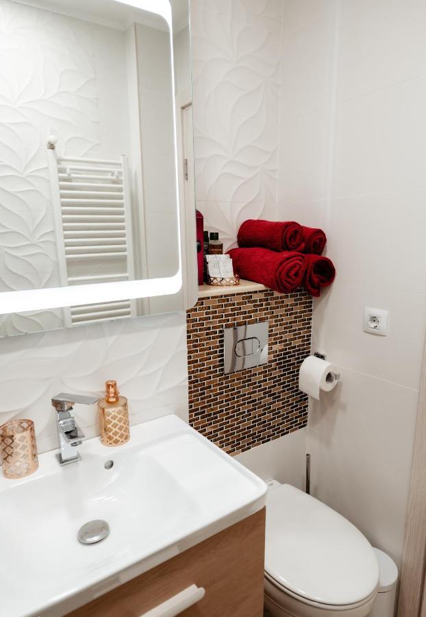 Carla'S Apart Palas-Hala Centrala 1 Bedroom, Airport Shuttle Jassy Zewnętrze zdjęcie